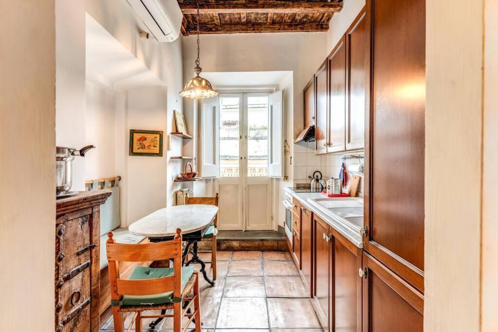 Flat With Lovely Views Near Piazza Navona Apartamento *