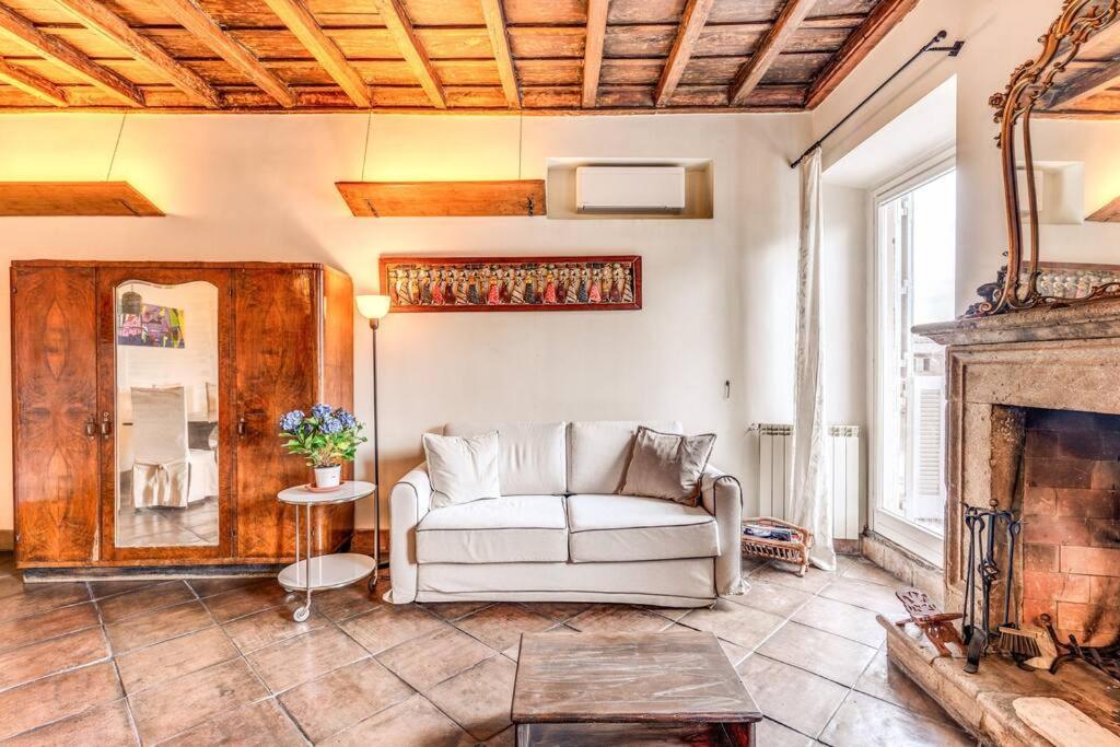 Flat With Lovely Views Near Piazza Navona * Roma