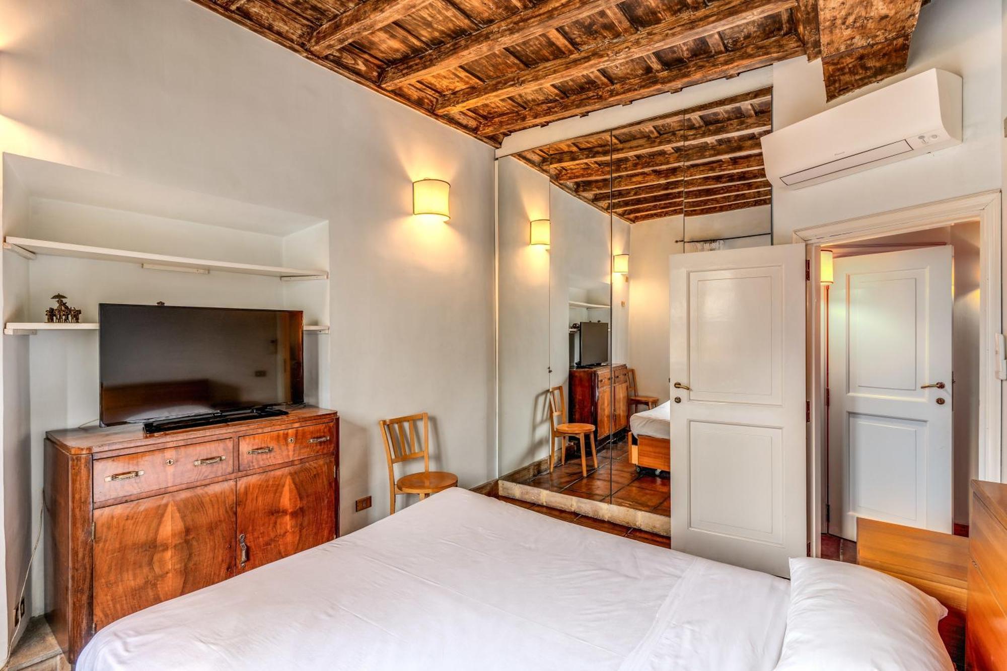 Flat With Lovely Views Near Piazza Navona Apartamento *
